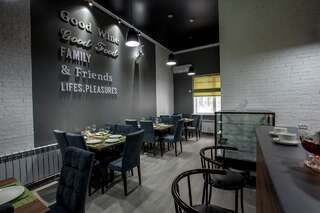 Отель MAXX inn Нур-Султан Номер с кроватью размера «king-size»-9
